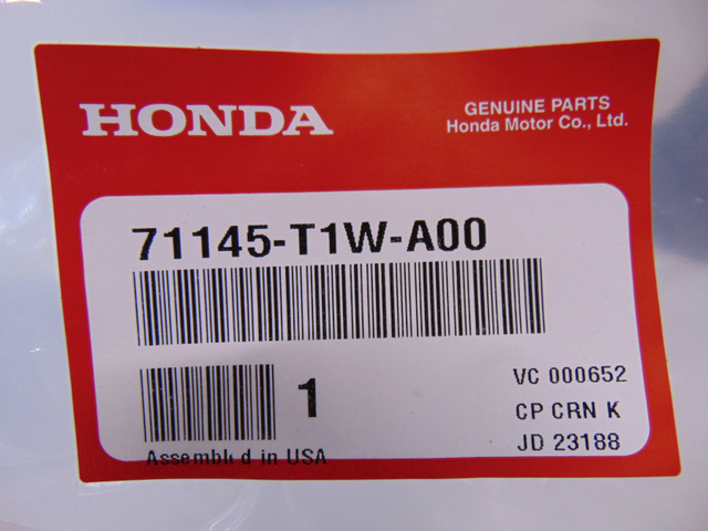 １ 71145-T1W-A00 - 2015-2016 Honda CR-V - Base Front License Plate