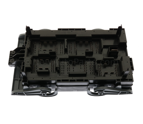 20102013 GM Engine Wiring Harness Junction Block 22798215