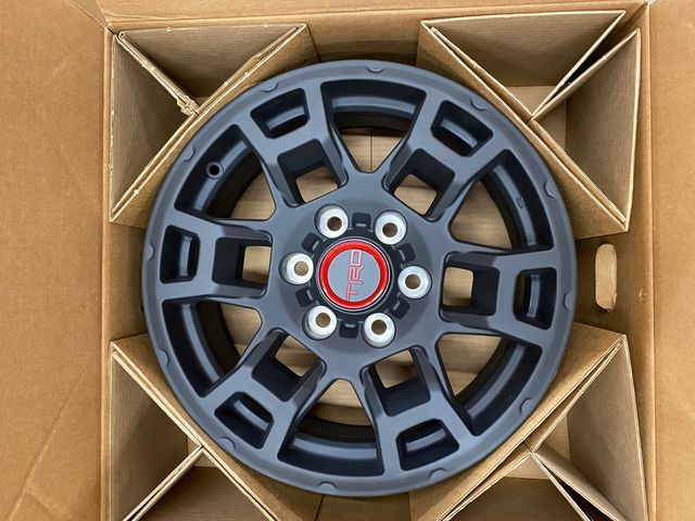2/10 ponta様　④ Amazon.com: Nissan 40342-ZZ90A Center Cap : Automotive