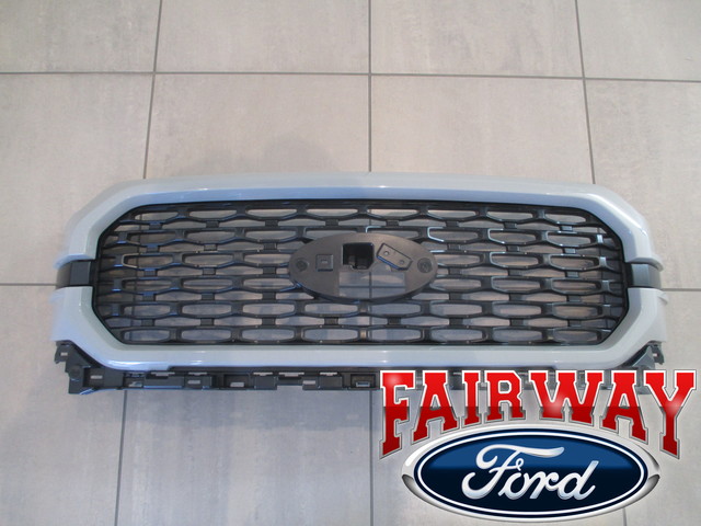 ML3Z-8200-LBPTM Grille ml3z8200lbptm | Fairway Ford OEM Parts