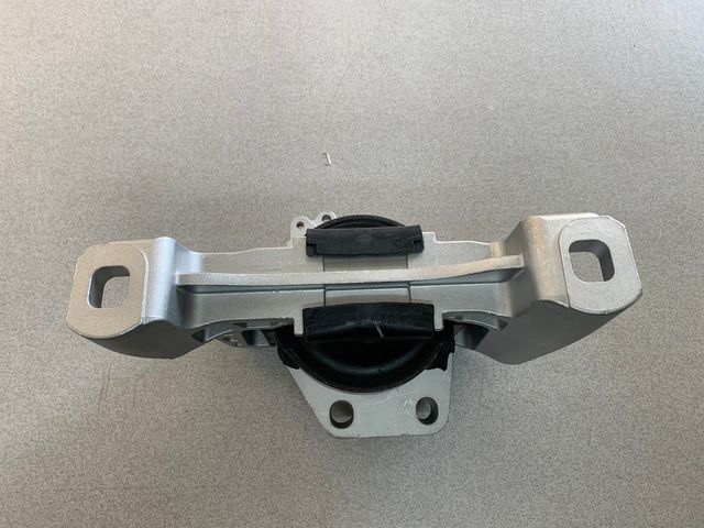 GJ6G-39-060 del supporto di motore del lato destro del telaio degli accessori dell'automobile per Mazda 6 2002-2008 GG GY transmissoin automatico a  34