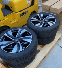 8640990TO XC40 New Port Take Off Wheels/Tires 20"
