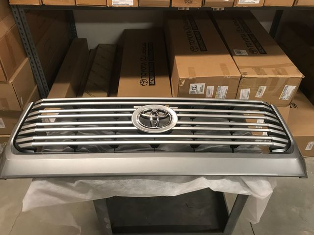 2014-2017 Toyota Tundra - Grille