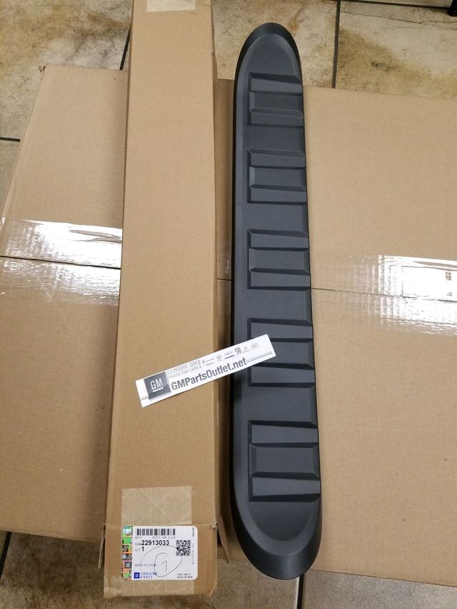 20142020 GM Step Pad 22913033 OEM GM Parts