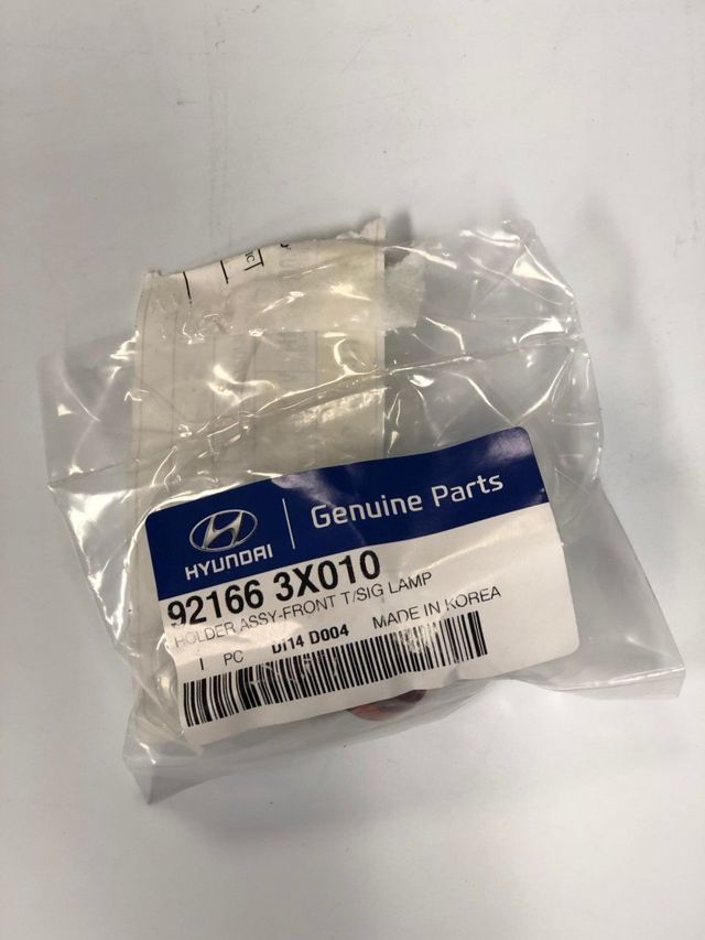 Genuine Hyundai 92166-3X000 Turn Signal Lamp Holder Assembly Front Genuine Hyundai 92166-3X000 Turn Signal Lamp Holder Assembly Front
