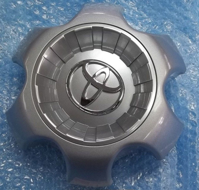 Toyota Genuine Parts 42603-35800 Alloy Wheel Center Cap Toyota Genuine Parts 42603-35800 Alloy Wheel Center Cap