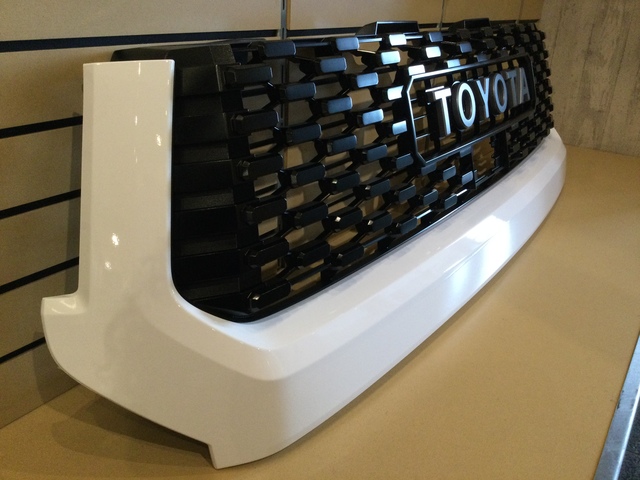 トヨタ　TRDグリル トヨタ(純正) 純正オプションTRDグリル のパーツレビュー