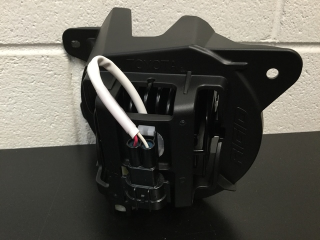 DEPO 221-2031R-AQ Replacement Passenger Side Fog Light Assembly This Product Is An Aftermarket Product It Is Not Created Or Sold By The Oe Car Company