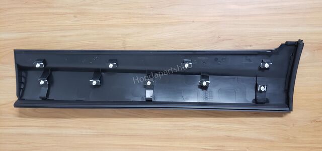 2016-2025 Honda 16-22 Honda Pilot Right Rear Lower Door Garnish