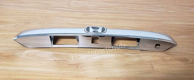 2009-2015 Honda Pilot 09-15 Honda Pilot Rear License Garnish