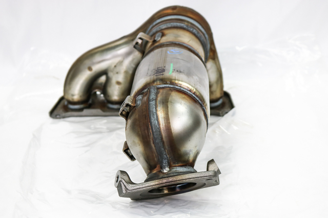 25051-28300 - Catalytic Converter with Integrated Exhaust Manifold