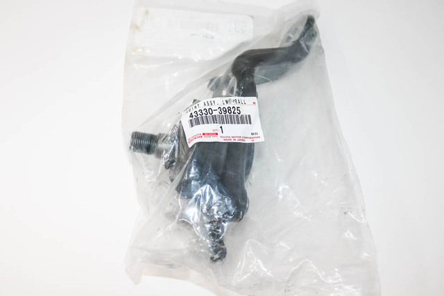 43330-39825 - Suspension Ball Joint (Right, Front, Lower) 2004