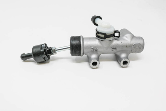31420-20070 - Master Cylinder 2000-2010 Toyota | Longo