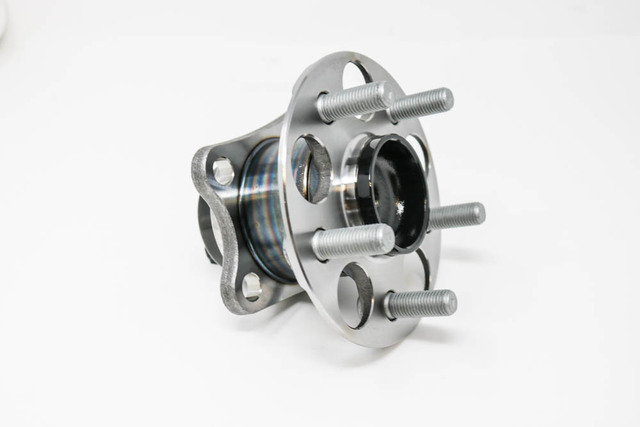 ヤリス　リヤハブ 42450-52170 Amazon | TOYOTA (トヨタ) 純正部品 HUB & BEARING ASSY RR AXLE