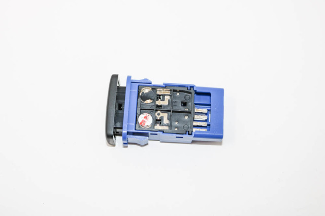 ベンチ　Switch キャメル 84988-35070 - Tract Control Switch 2008-2014 Toyota | Longo Toyota