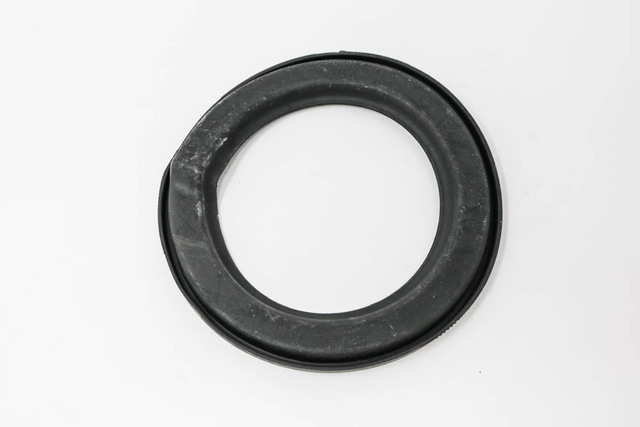 れおん 48158-02060 - Coil Spring Insulator (Left, Right, Front
