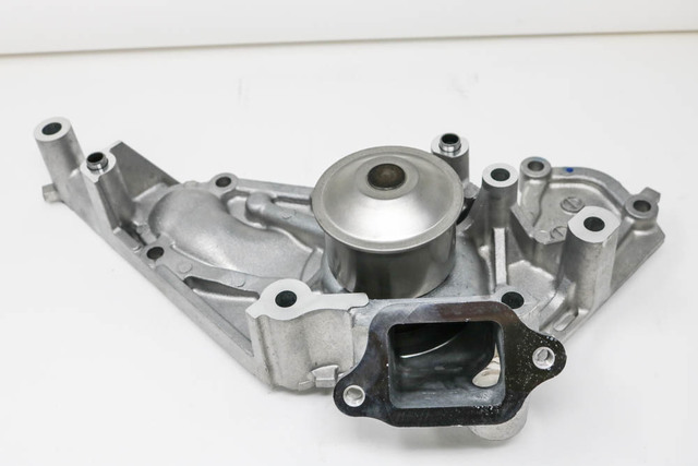 タッソUL 16100-59275-83 - Water Pump 1998-2009 Toyota | Longo Toyota Parts