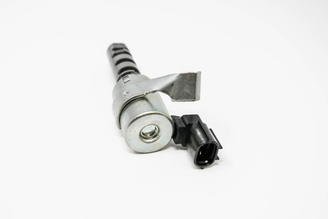 15330-0P010 - Engine Variable Valve Timing (Vvt) Solenoid 2003