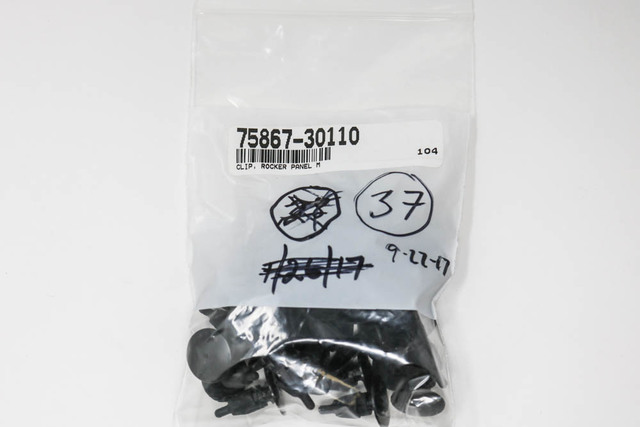 75867-30110 - Rocker Molding Clip 1998-2010 Toyota | Longo