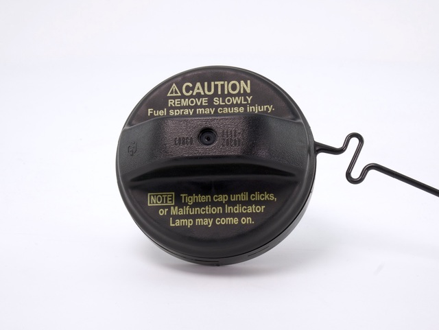 TOYOTA OEM FACTORY GAS CAP 2004-2006 SIENNA 77300-47010 TOYOTA OEM FACTORY GAS CAP 2004-2006 SIENNA 77300-47010