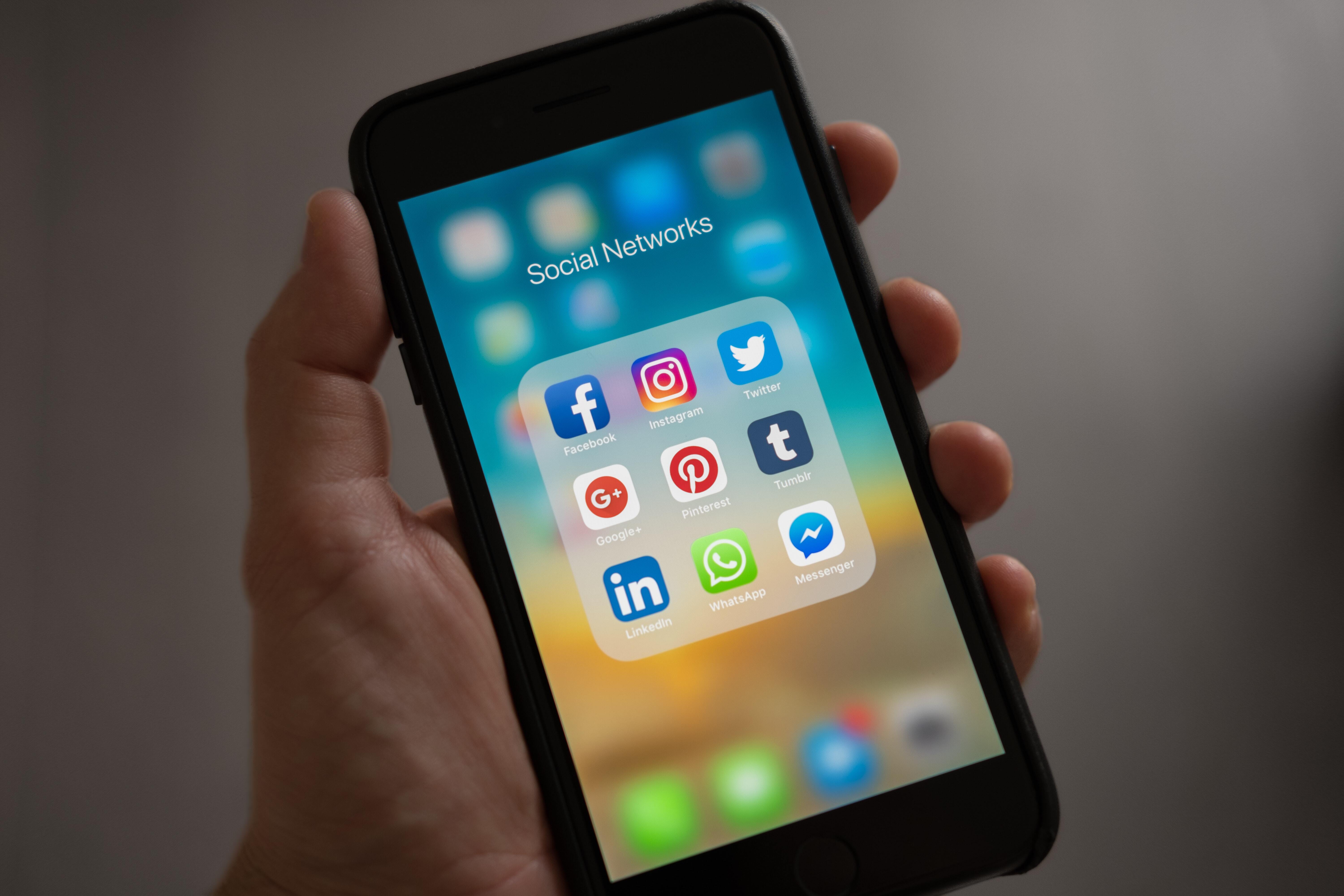 How To Use Social Media to Increase Restaurant Sales