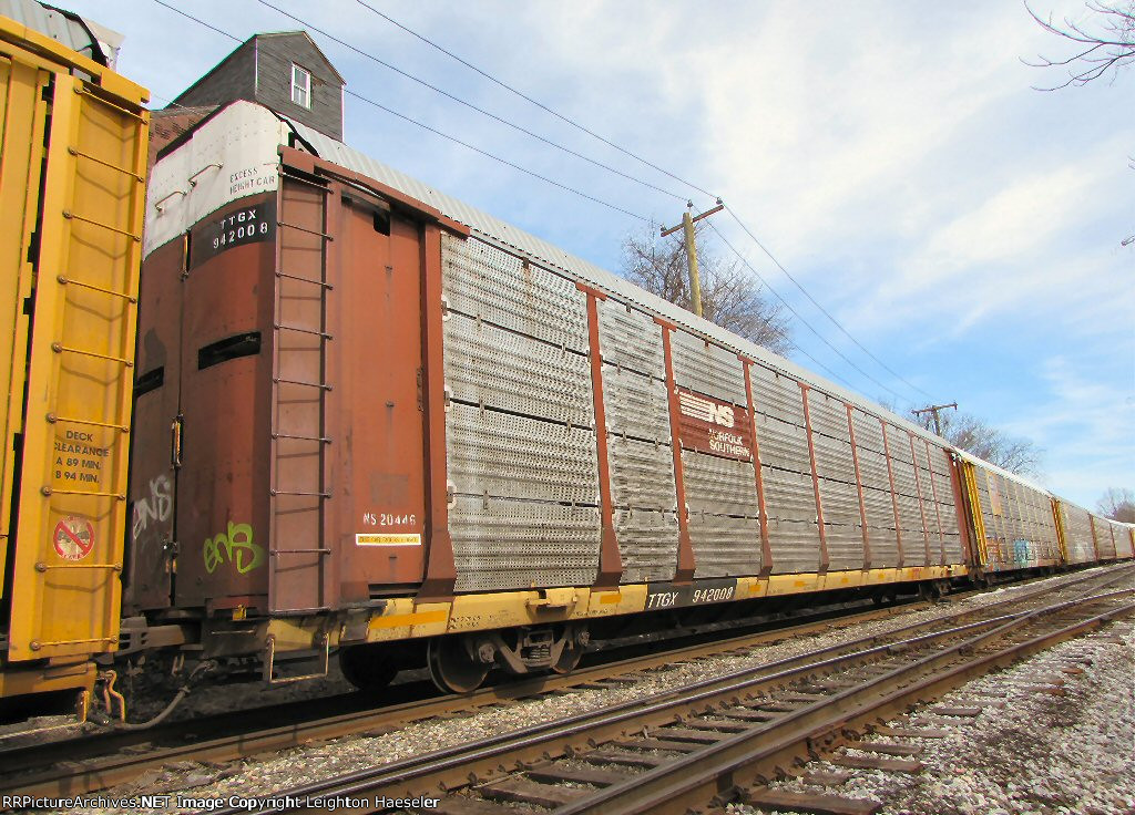 TTGX 942008 with a NS autorack