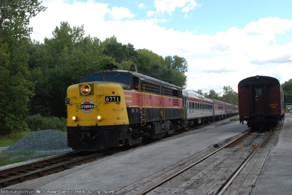 6771 departs the yard for Rockside with an Extra train to pick up ...