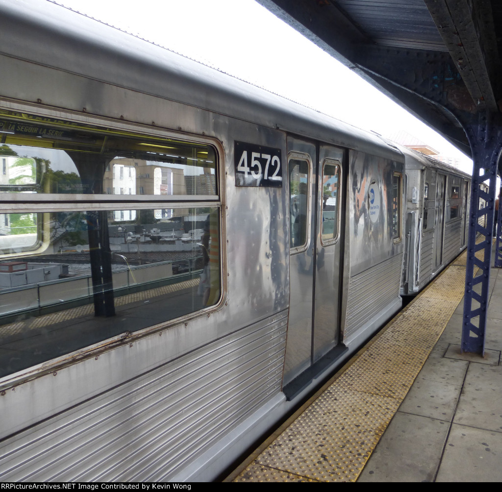NYCT R42 4572 (St. Louis Car 1969)
