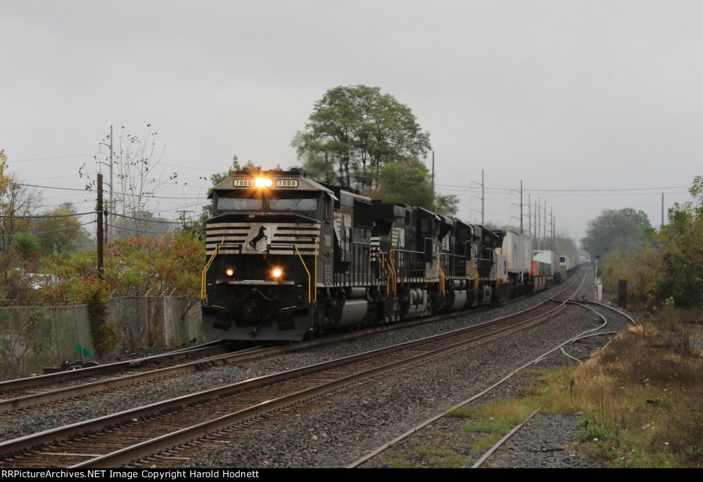NS 7000 leads train 21M westbound on a dreary morning