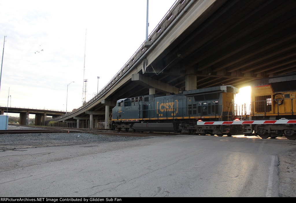 CSX 57 leads the MPBBW at Tower 87