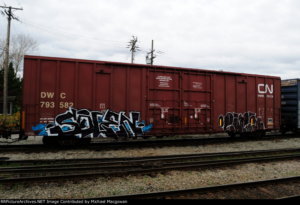 DWC 793582 60-9 ft Double Door Excess Height Boxcar CN RAIL (side A)