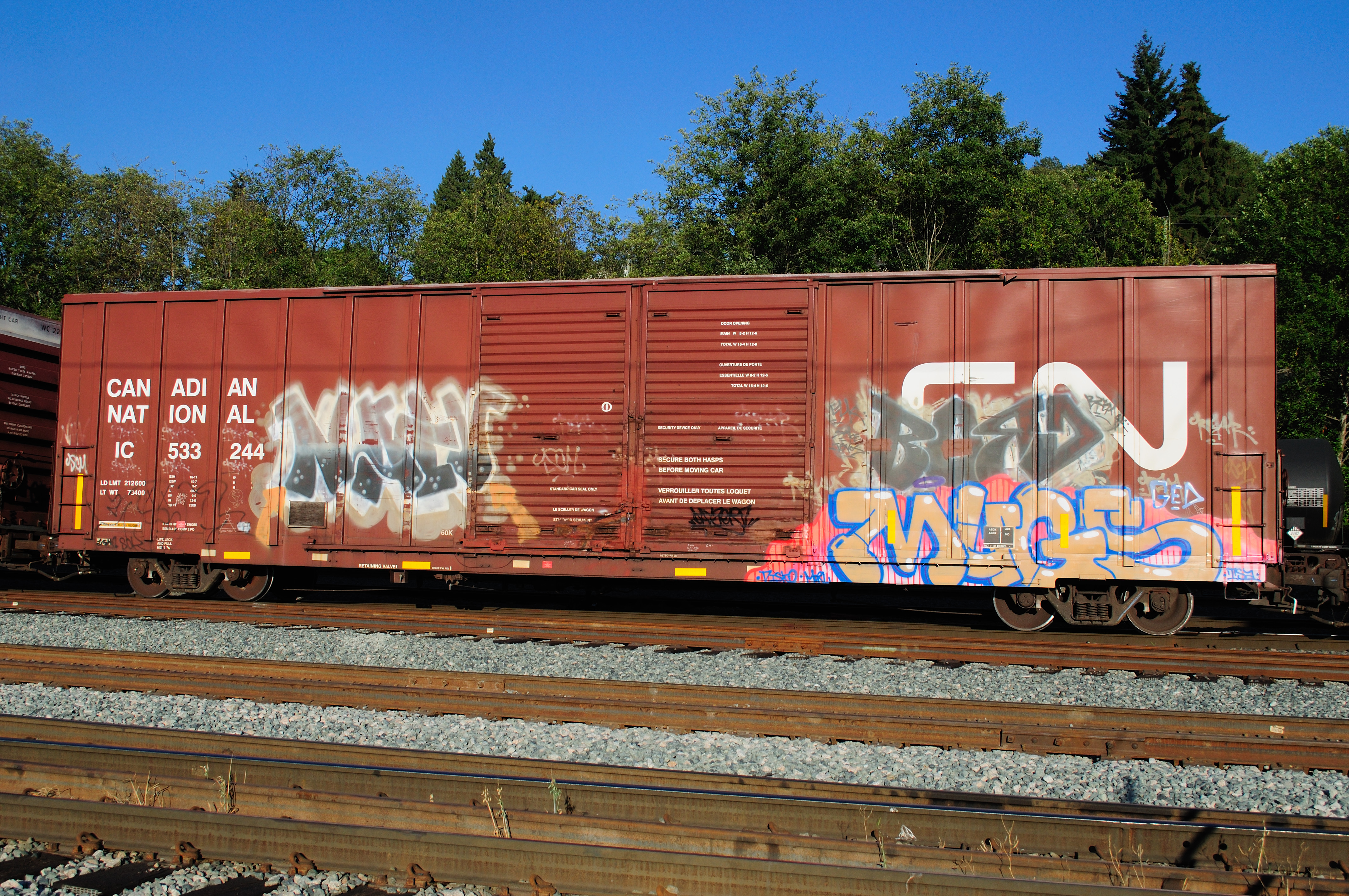 IC 533244 60-9 ft Double Door Excess Height Boxcar CN RAIL (side B)