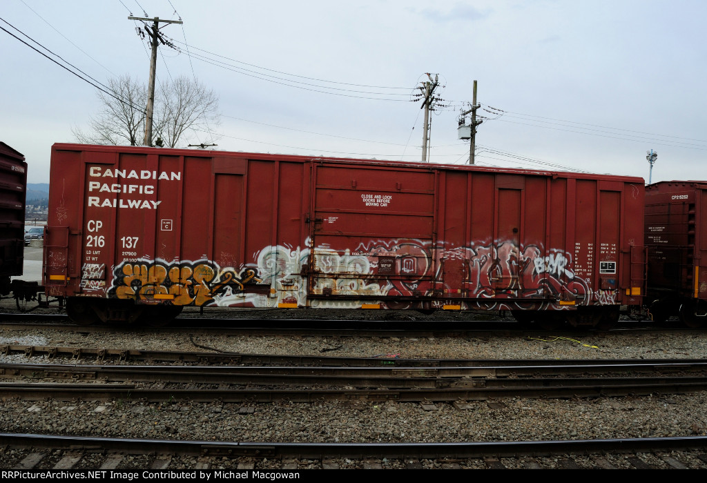 CP 216137 50-6 ft Single Door Boxcar (side A)