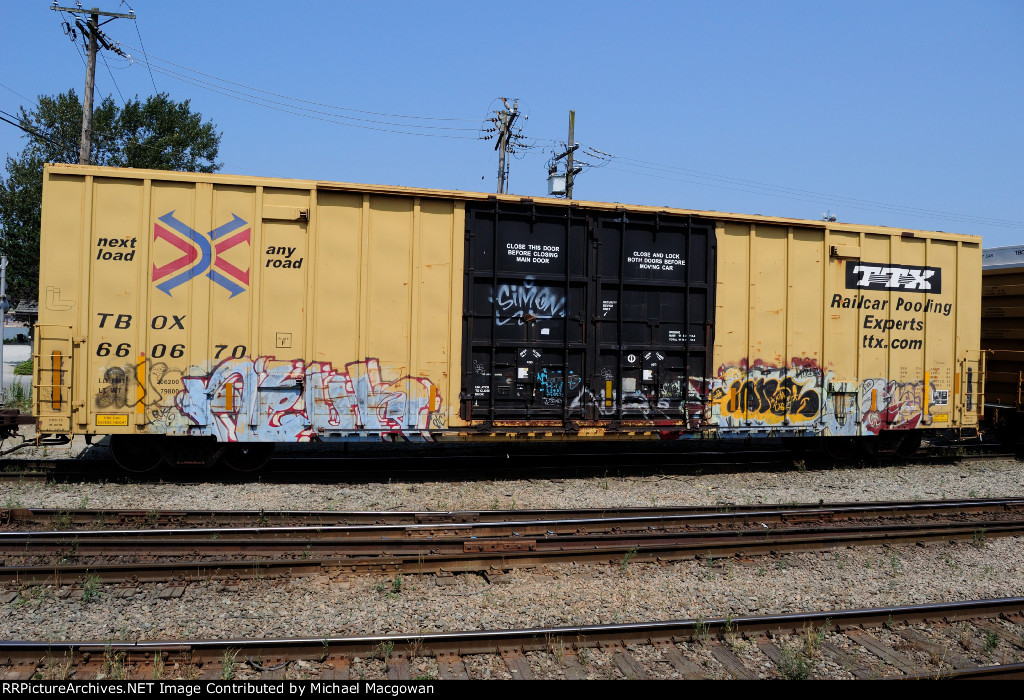 TBOX 660670 60-9 ft Double Door Excess Height Boxcar TTX (side A)