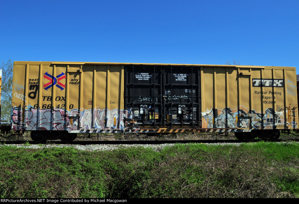 TBOX 666420 60-9 ft Double Door Excess Height Boxcar TTX (side A)