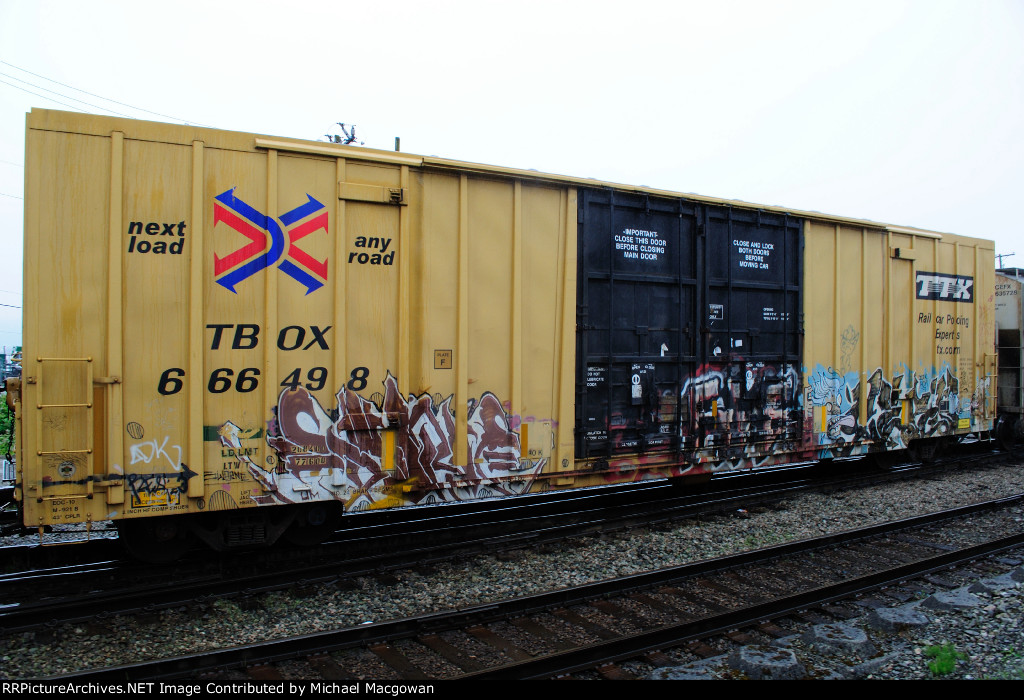 TBOX 666498 60-9 ft Double Door Excess Height Boxcar TTX (side A)
