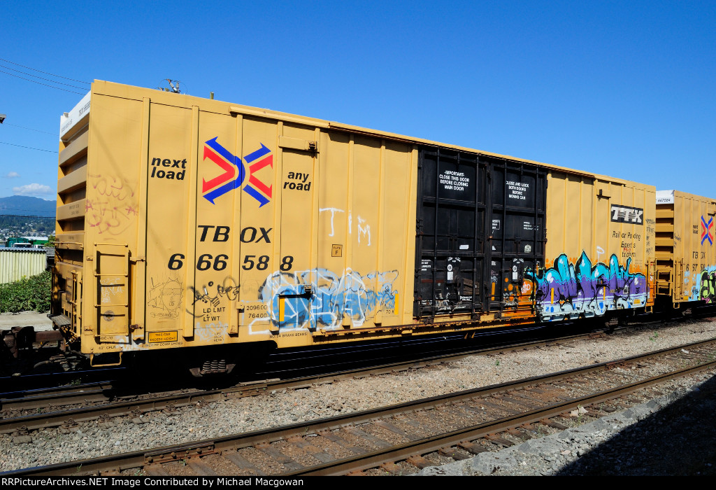 TBOX 666588 60-9 ft Double Door Excess Height Boxcar TTX (side B)