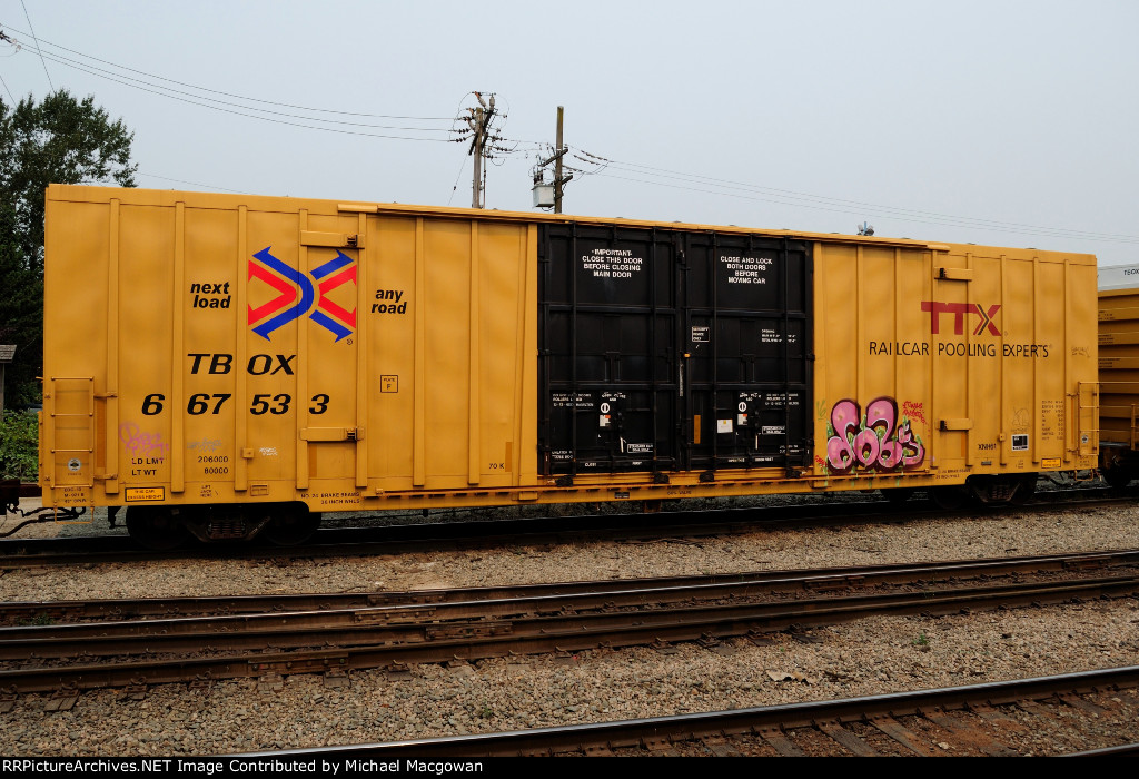 TBOX 667533 60-9 ft Double Door Excess Height Boxcar TTX (side A)