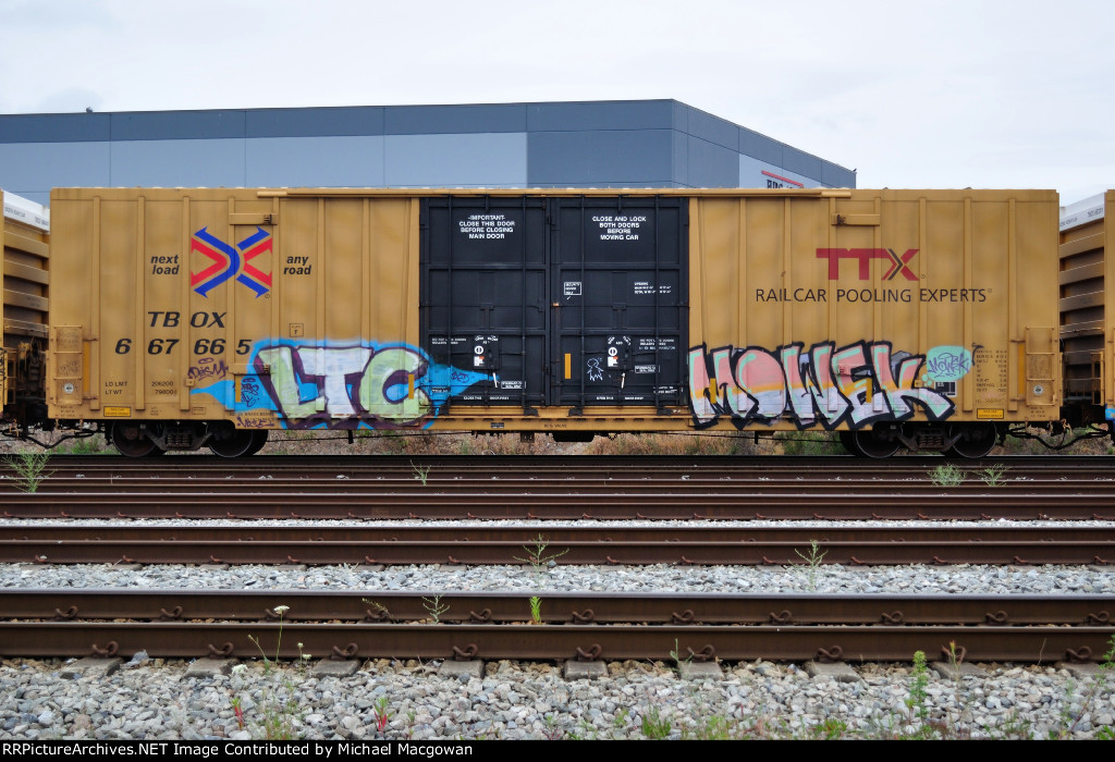 TBOX 667665 60-9 ft Double Door Excess Height Boxcar TTX (side A)