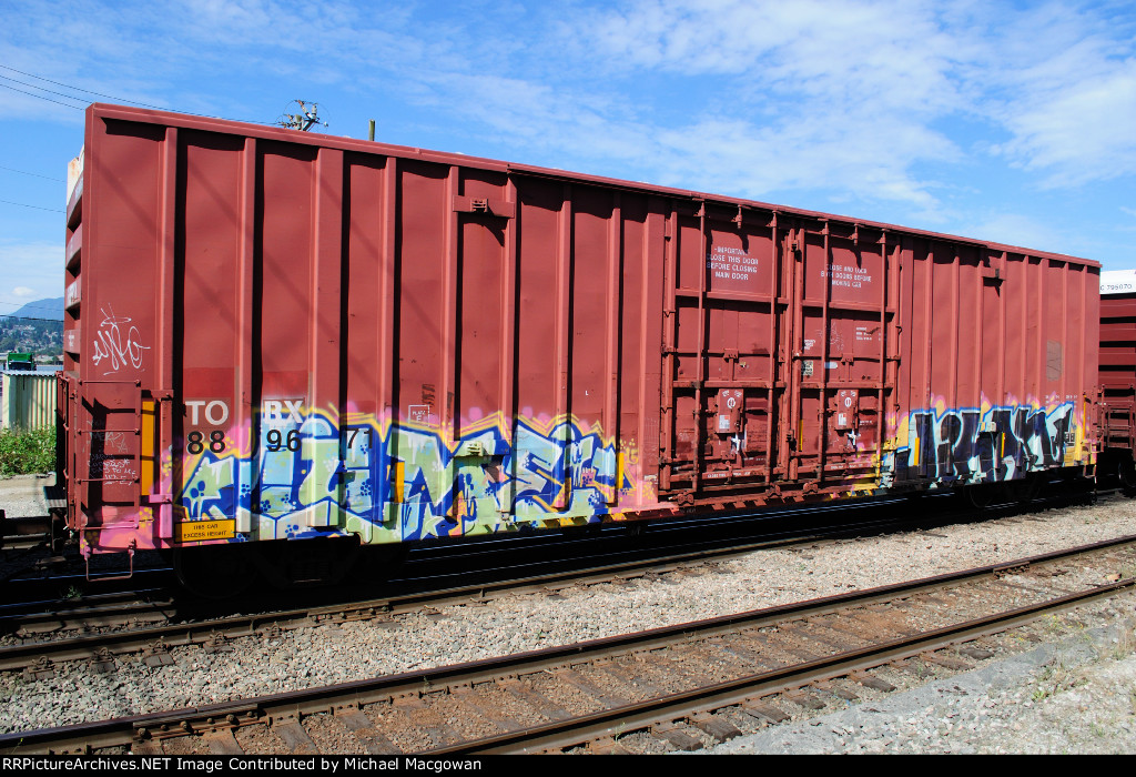 TOBX 889671 60-9 ft Double Door Excess Height Boxcar (side A)