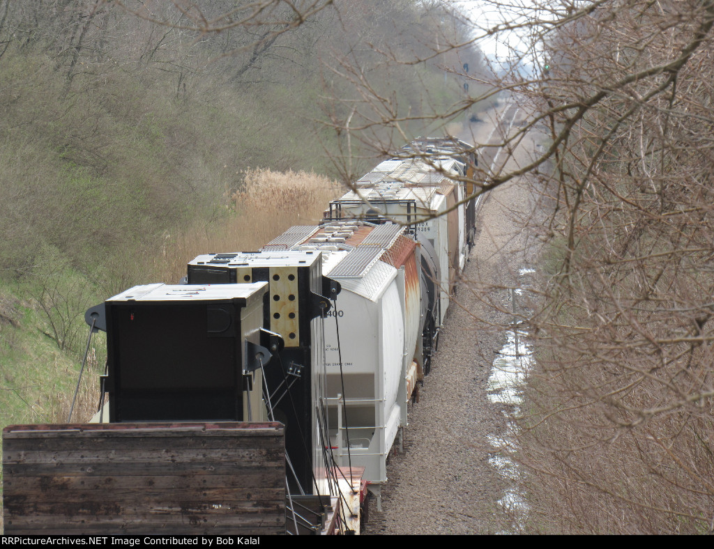 UP 2748 6964 Southbound under NS Bridge