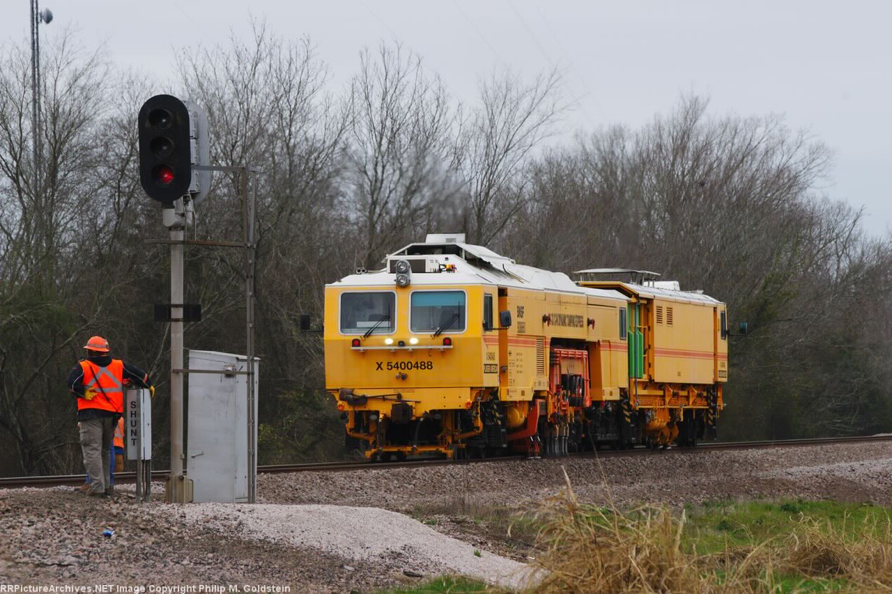 BNSF 938860 / X5400488; Plasser 09-3X C-W Dynamic Tamper