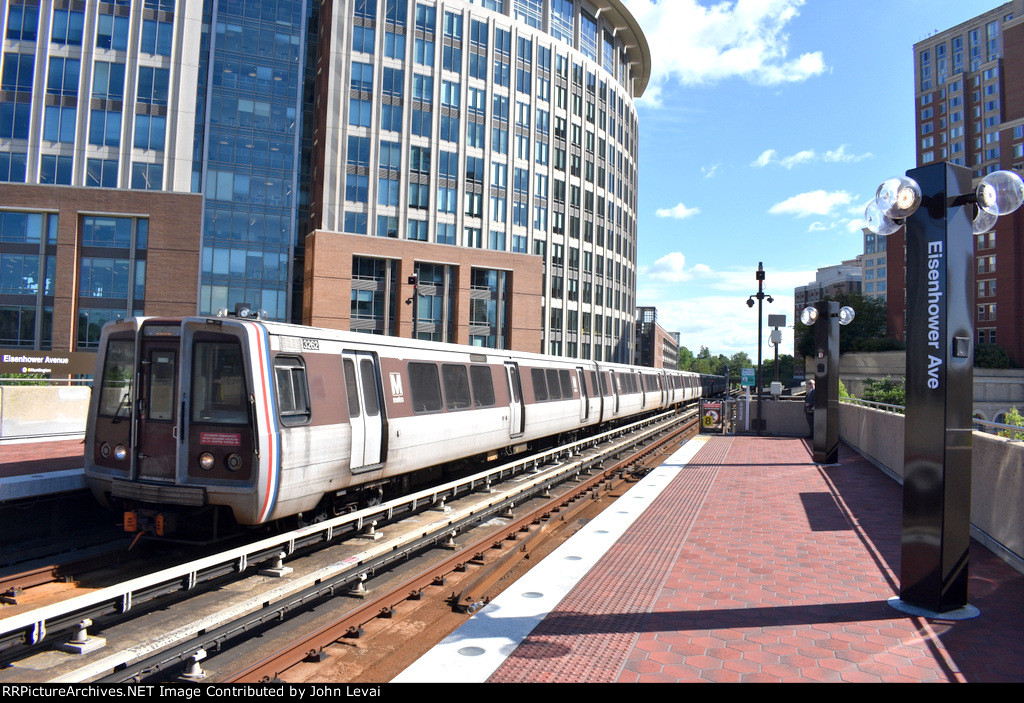 An older WMATA Metro 3000 series train arrives into Eisenhower Avenue ...