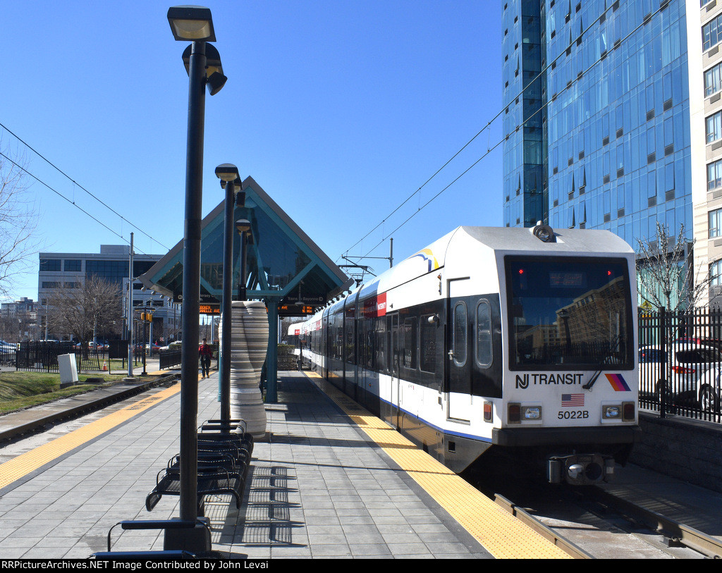 Car # 5022B trailing at a westbound HBLRT Train to West Side Avenue ...