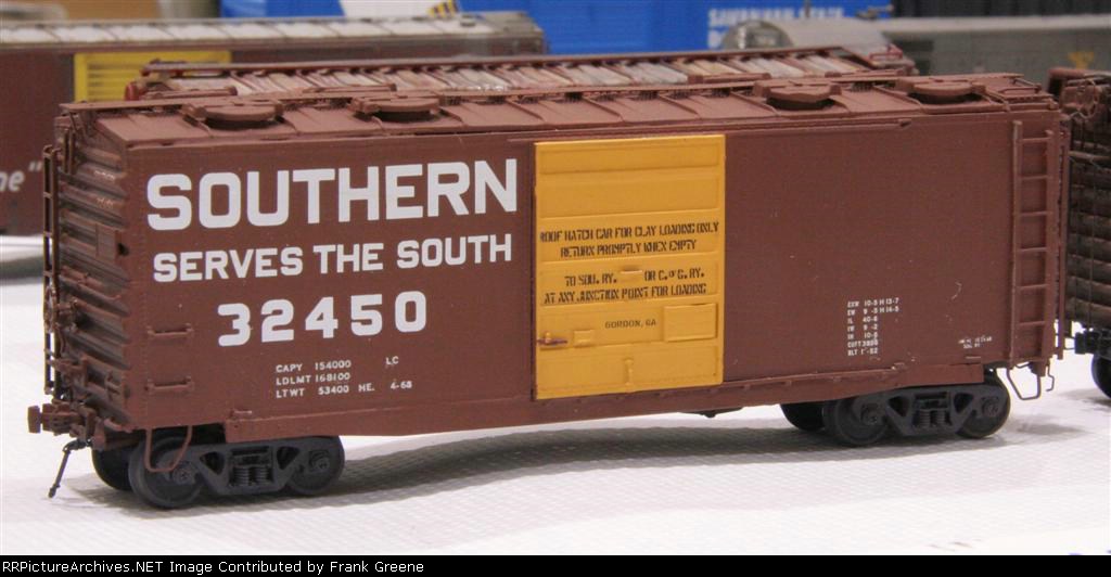 Southern 32450, 40' roof hatch boxcar by Gary Wright