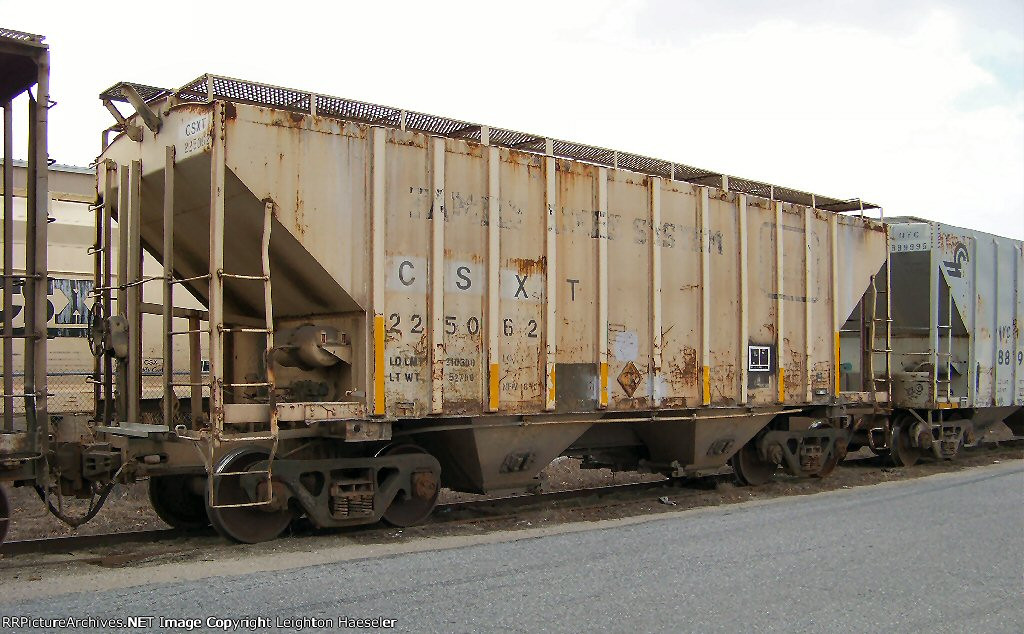 CSXT 225062 in Family Lines System paint