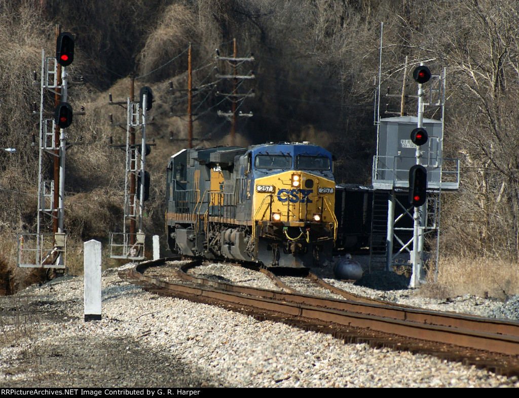 CSX 257 runs the T22401 through the siding at Reusens. Hi-rail truck on ...