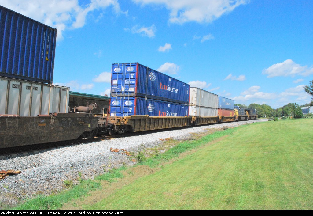 8200 foot stack train - waken from the Pinggold GA Rail platform