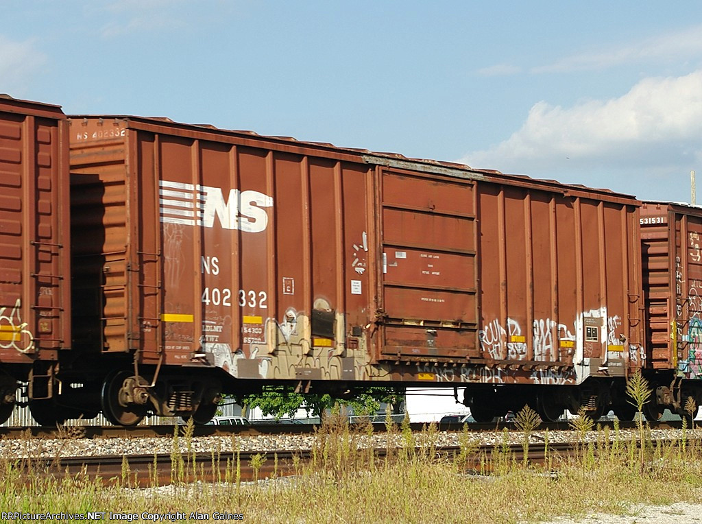 NS Box Car 402332