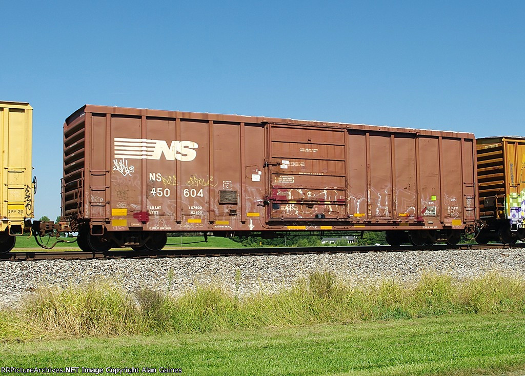 NS Box Car 450604
